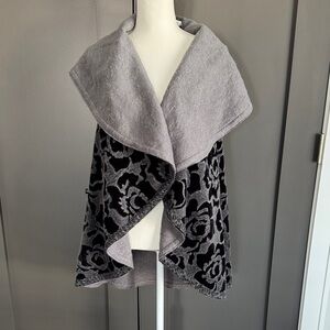 Anthropology Hazel Gray and Black Floral Women's Wool Poncho Sz S